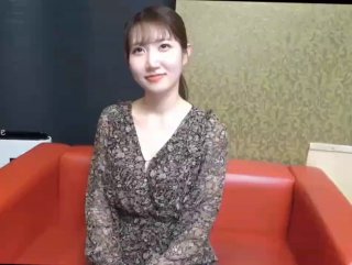 大正小小先生漂亮的混血小妞用小粉给大家来一段激情前戏，平时爱好运动