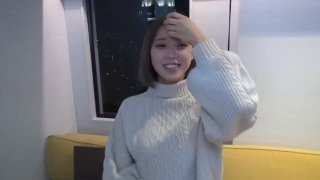 被两个男人绑着玩奶老婆摇的很欢